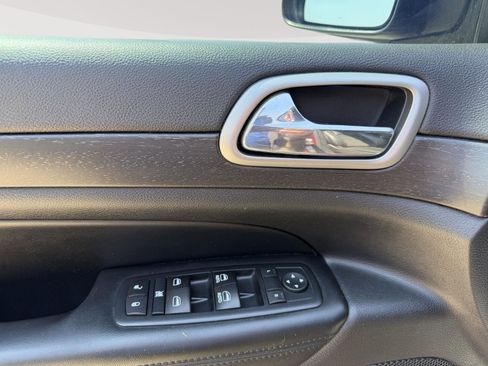 Used 2017 Jeep Grand Cherokee Altitude image 13
