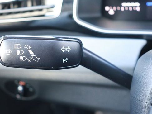 Used 2025 Volkswagen Jetta SE image 22