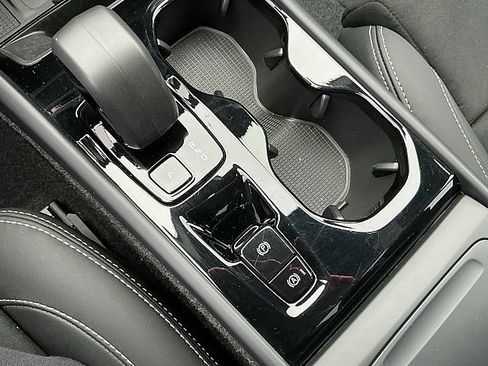 Certified 2025 Volvo XC40 B5 Plus image 23