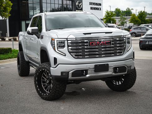 Used 2022 GMC Sierra 1500 Denali w/ Denali Reserve Package AWD/4WD image 2