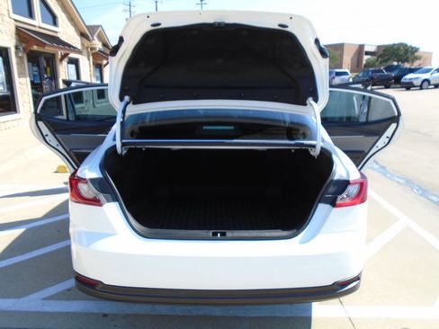 Used 2025 Toyota Camry LE image 23