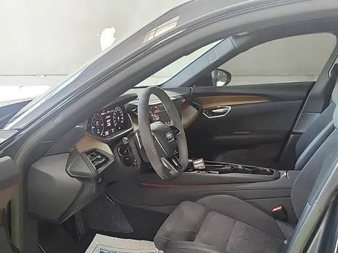 Used 2023 Audi e-tron GT Prestige w/ Prestige Package image 7