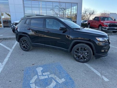 New 2026 Jeep Compass Latitude image 36