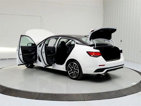 New 2025 Nissan Sentra SR w/ SR Premium Package image 13