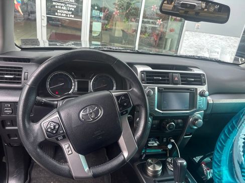 Used 2018 Toyota 4Runner SR5 Premium AWD/4WD image 5
