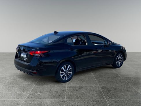 Used 2022 Nissan Versa SV FWD image 5