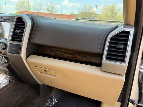 Used 2018 Ford F150 Lariat image 25