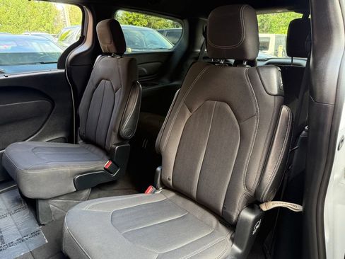 Used 2019 Chrysler Pacifica Touring Plus w/ Advanced Safetytec Group FWD image 14