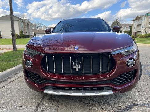 Used 2017 Maserati Levante w/ Luxury Package AWD/4WD image 2
