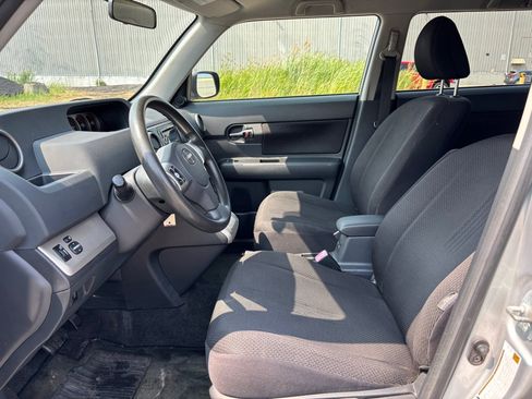 Used 2008 Scion xB FWD image 9