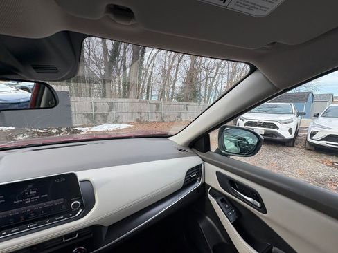 Used 2025 Nissan Rogue SV image 32