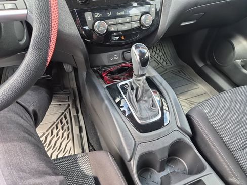 Used 2020 Nissan Rogue Sport SV image 8