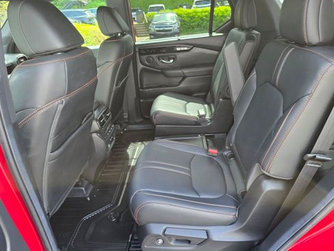 Used 2025 Honda Pilot TrailSport image 18