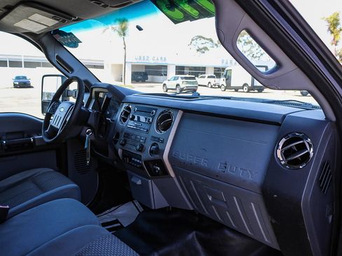 Used 2015 Ford F550 2WD Regular Cab Super Duty image 12