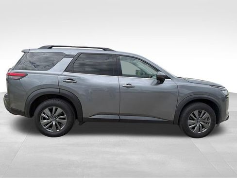 Used 2024 Nissan Pathfinder SV AWD/4WD image 4