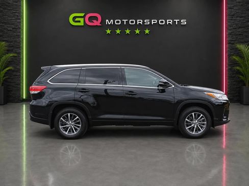 Used 2018 Toyota Highlander XLE AWD/4WD image 9