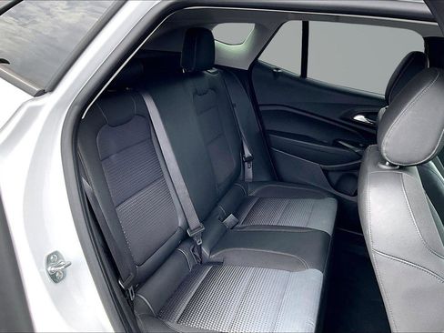 Used 2025 Chevrolet Trax LT image 28