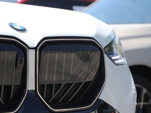 Used 2025 BMW X3 xDrive30i w/ Premium Package image 6