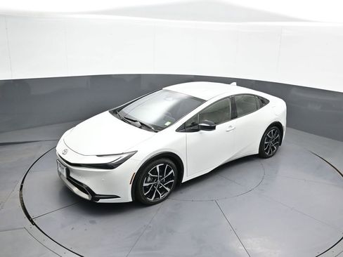 Used 2024 Toyota Prius Prime FWD image 33
