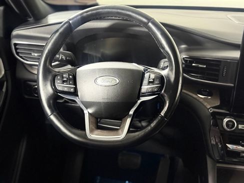 Used 2022 Ford Explorer Platinum w/ Equipment Group 601A AWD/4WD image 12