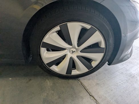 Used 2020 Tesla Model S Long Range Plus image 19