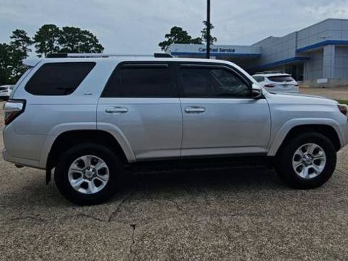 Used 2022 Toyota 4Runner SR5 Premium AWD/4WD image 9