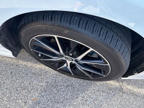 Used 2023 Toyota Camry SE image 12