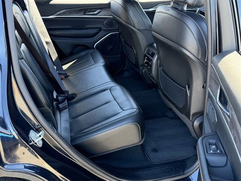 Certified 2024 Jeep Grand Cherokee Limited w/ Black Appearance Package image 22