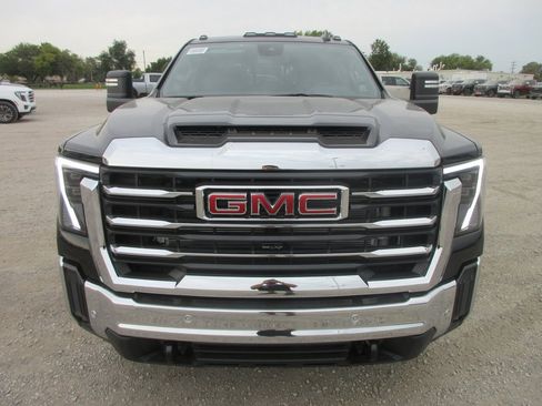 New 2026 GMC Sierra 2500 SLE w/ SLE Value Package; image 12
