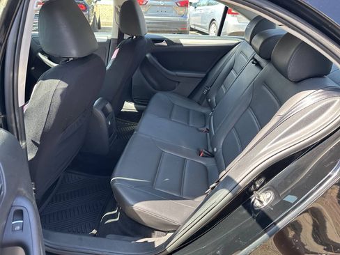 Used 2013 Volkswagen Jetta SE FWD image 18