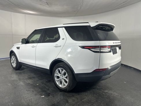 Used 2019 Land Rover Discovery SE image 9