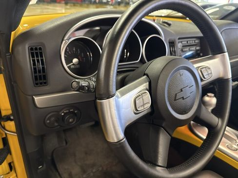 Used 2004 Chevrolet SSR w/ Preferred Equipment Group RWD image 21