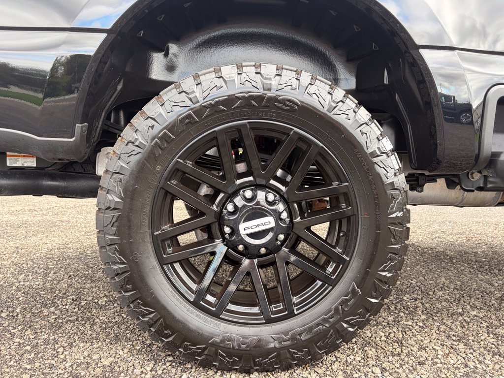 Used 2025 Ford F250 Lariat w/ Black Appearance Package AWD/4WD image 21