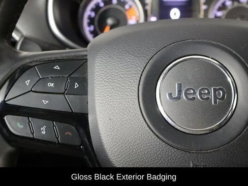 Used 2019 Jeep Cherokee Latitude Plus AWD/4WD image 18