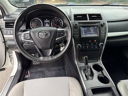 Used 2016 Toyota Camry SE w/ Moonroof Package image 18