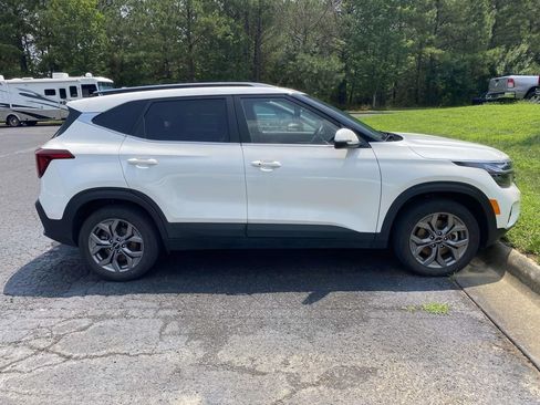 Used 2024 Kia Seltos S AWD/4WD image 4
