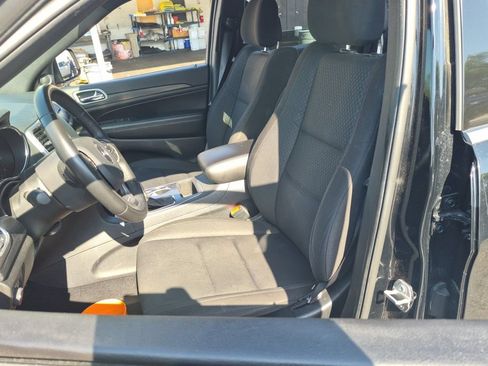 Used 2021 Jeep Grand Cherokee Laredo RWD image 11