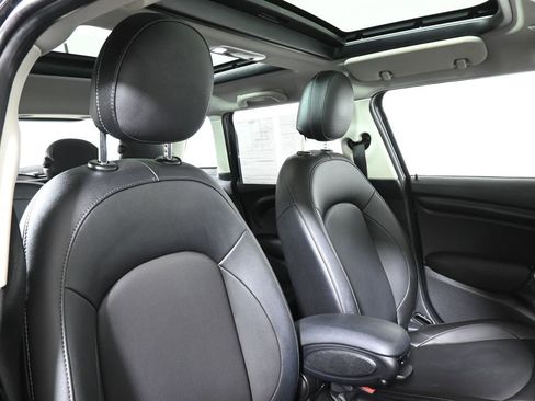 Used 2016 MINI Cooper 4-Door Hardtop image 28