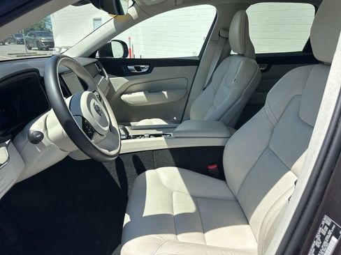 Used 2023 Volvo XC60 B5 Plus AWD/4WD image 20