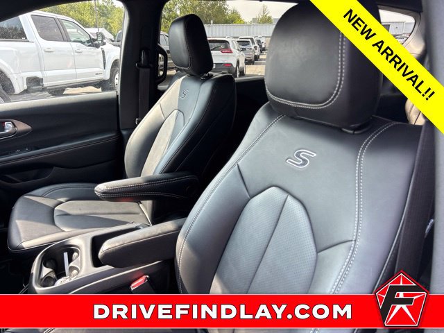 Used 2026 Chrysler Pacifica Select w/ S Appearance Package FWD image 12