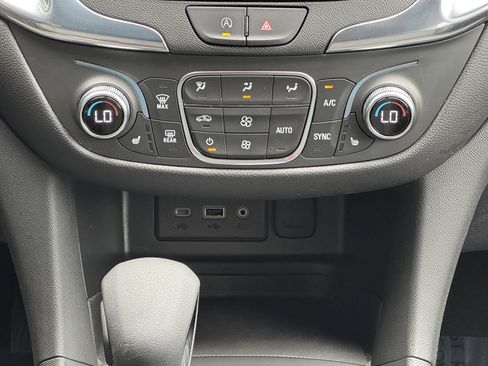 Used 2023 Chevrolet Equinox LT image 26