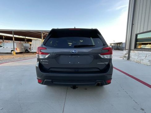 Used 2022 Subaru Forester Premium image 15