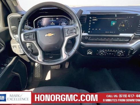 Used 2022 Chevrolet Silverado 1500 LT AWD/4WD image 9