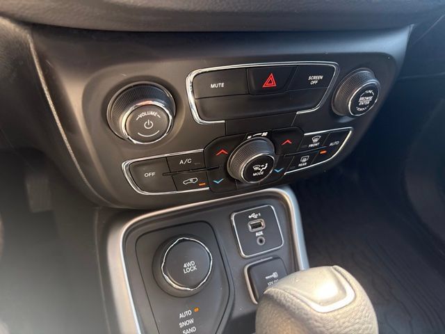 Used 2021 Jeep Compass Sport AWD/4WD image 9