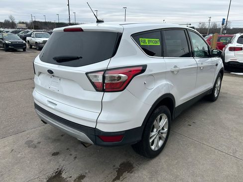 Used 2017 Ford Escape SE image 5