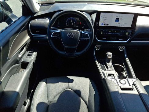 Used 2025 Toyota Grand Highlander AWD image 12