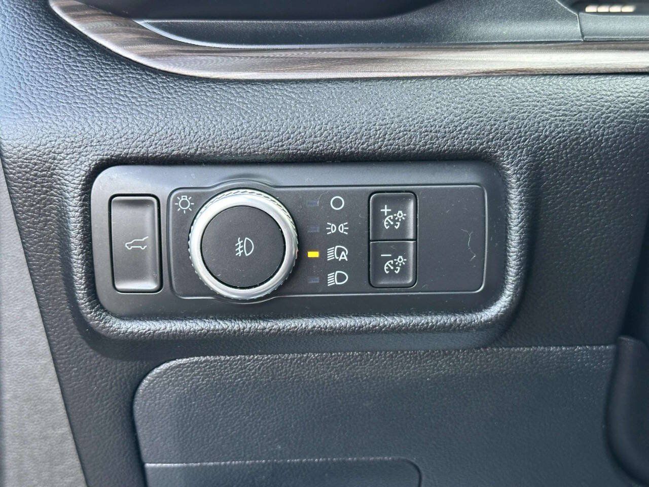 Used 2021 Ford Explorer Limited w/ Equipment Group 301A AWD/4WD image 20