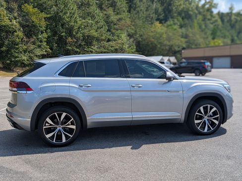 Used 2025 Volkswagen Atlas Cross Sport SEL Premium R-Line AWD/4WD image 10