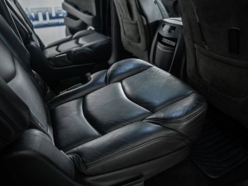 Used 2018 Cadillac Escalade ESV Platinum image 31