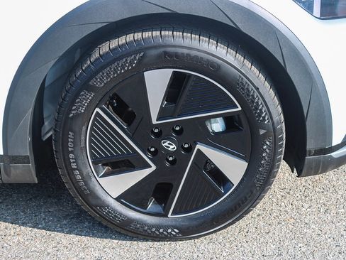 Used 2025 Hyundai Ioniq 5 SEL image 11